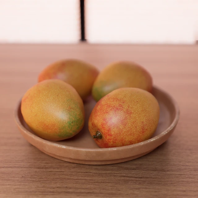 Realistic Ripe Mangoes on Ceramic Plate 3d model