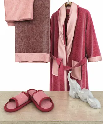 Modern Towels & Bathrobes