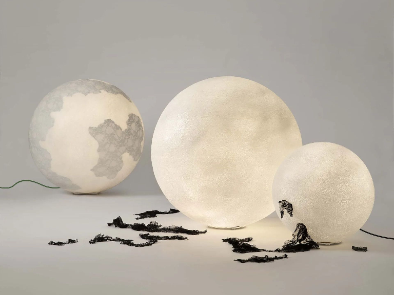 Modern Courtyard Lamp